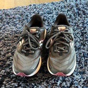 Saucony women’s size 10.5
